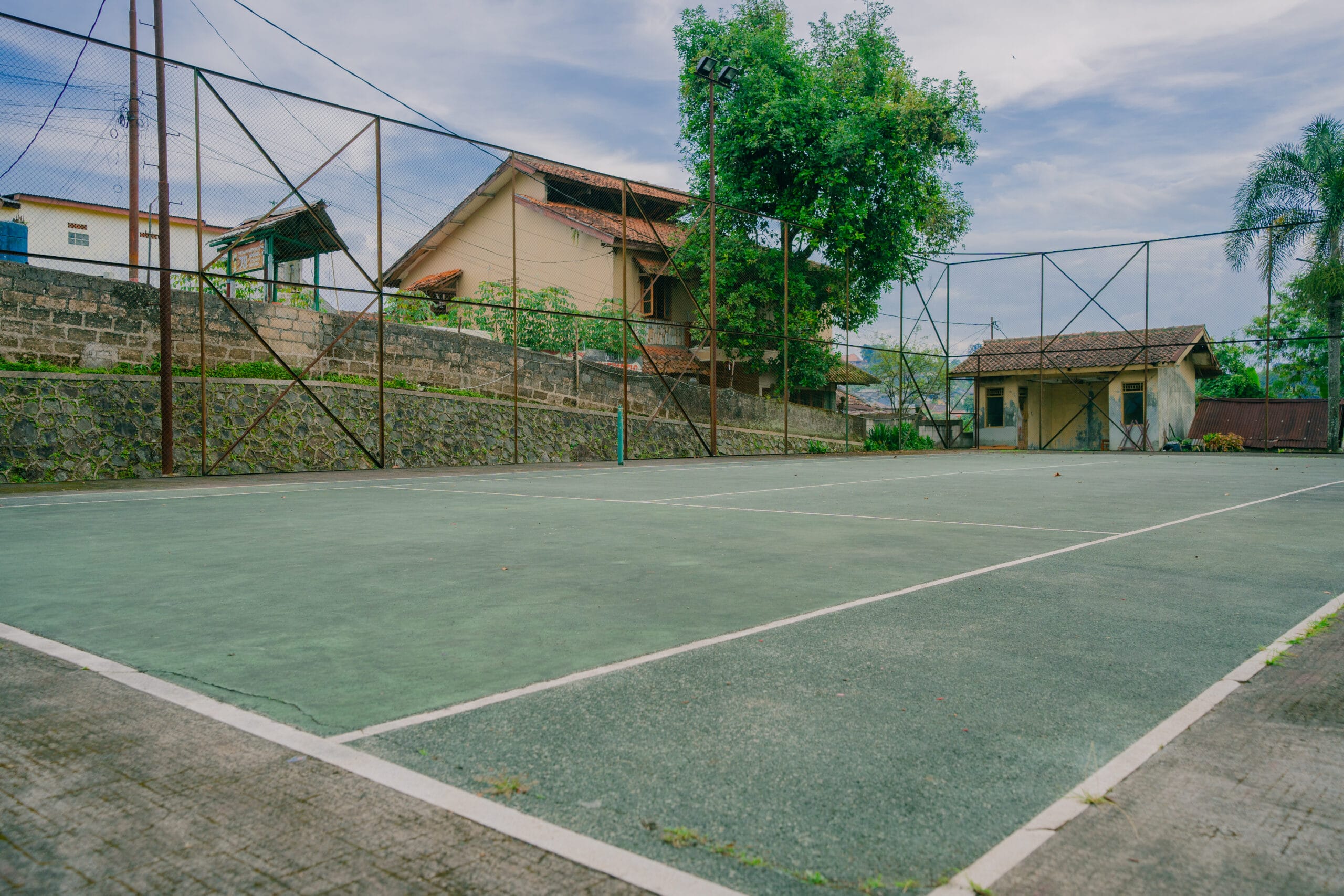 Lapangan tennis new pesona anggraini hotel puncak bogor