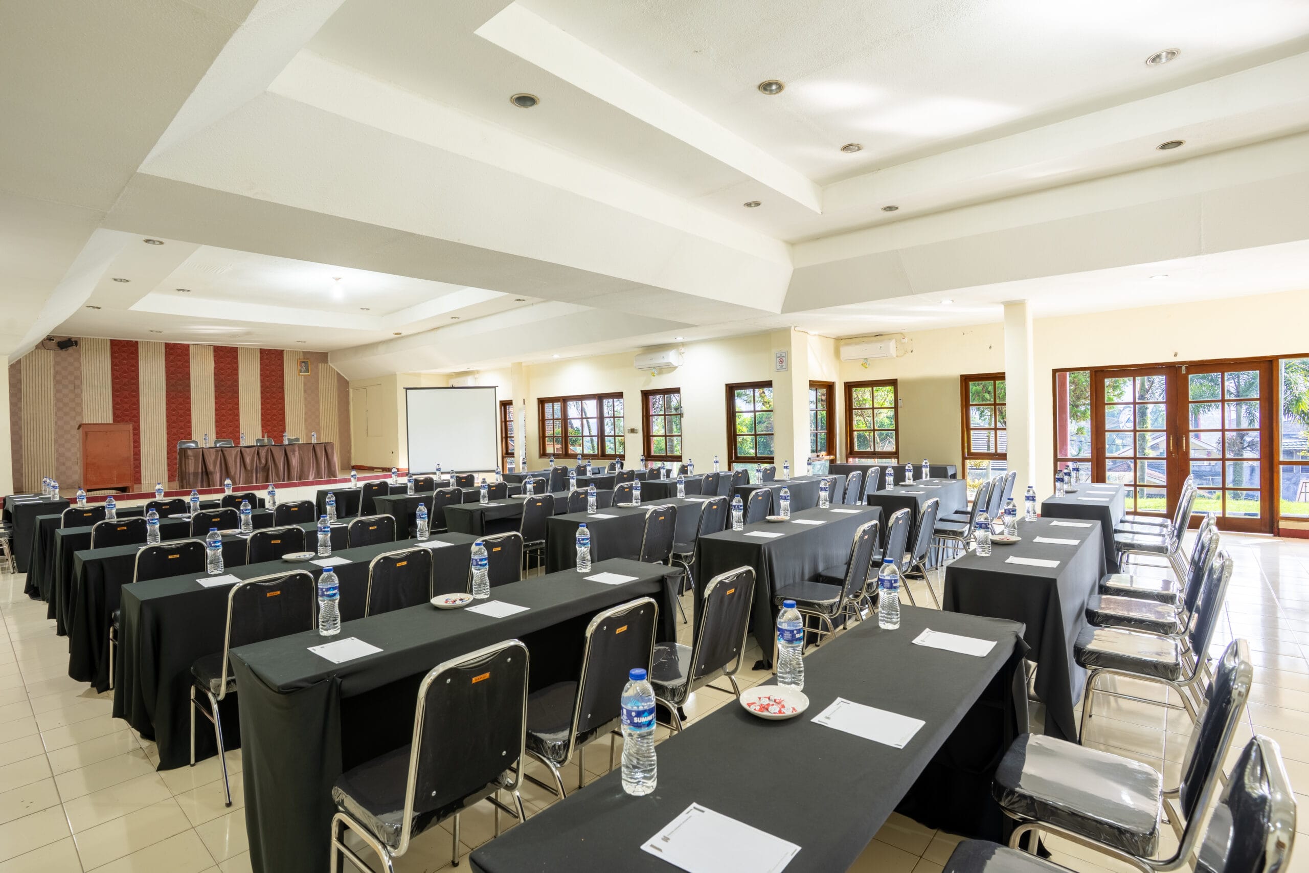ruang meeting hotel puncak cisarua bogor