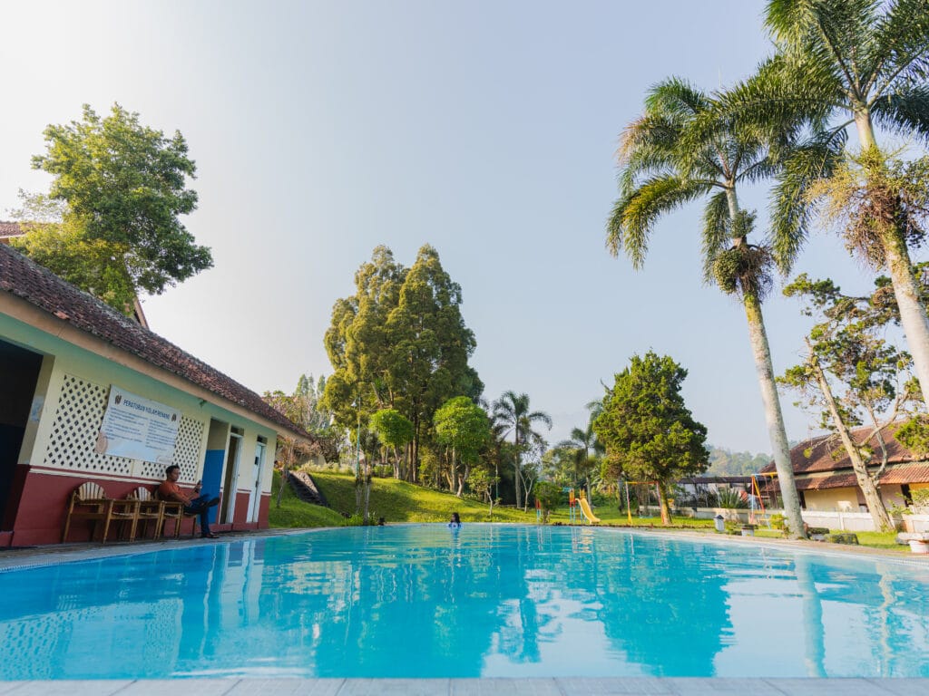 Kolam renang new pesona anggraini hotel puncak cisarua bogor
